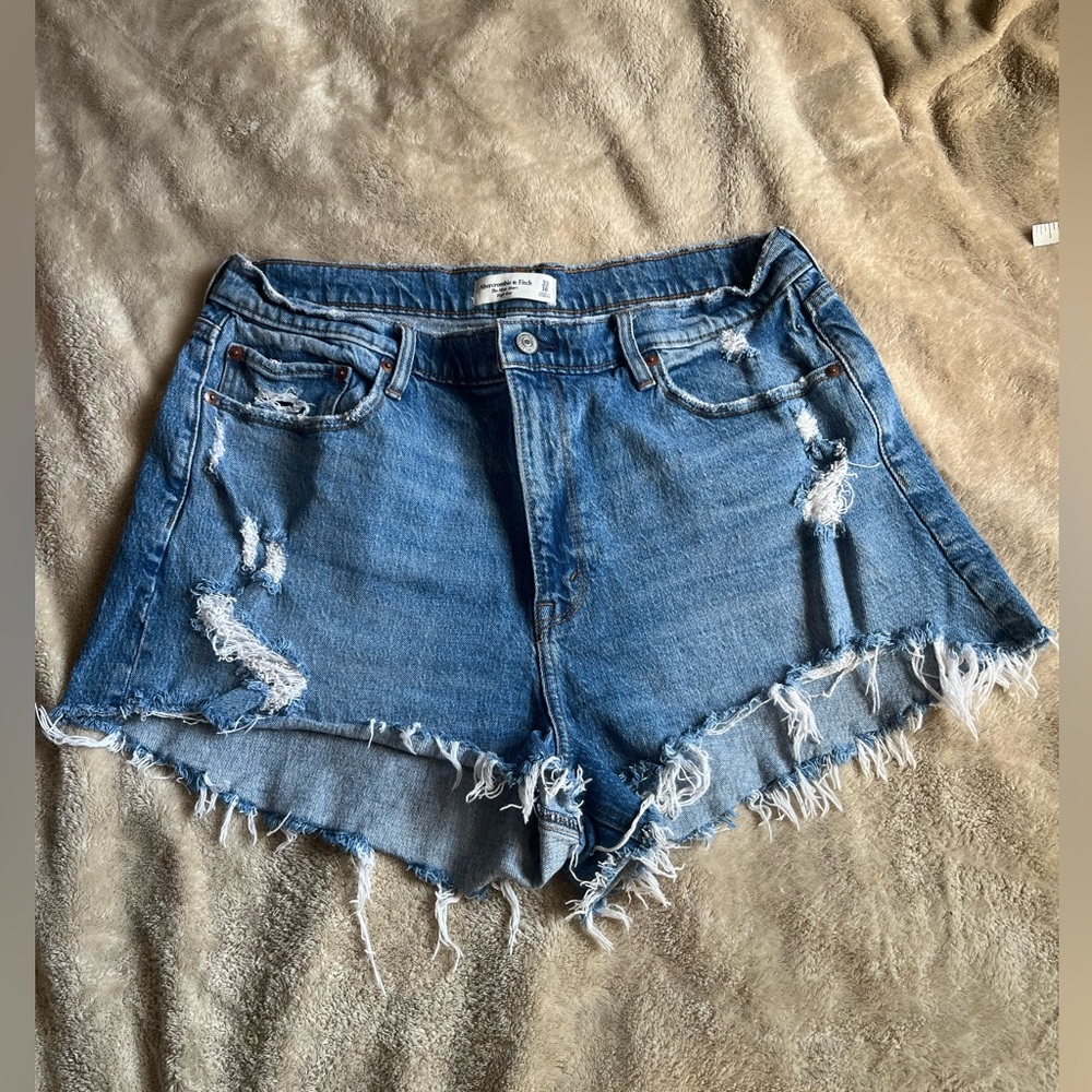 Abercrombie Curve Love High Rise Mom Short - Size 16/33 - Like New